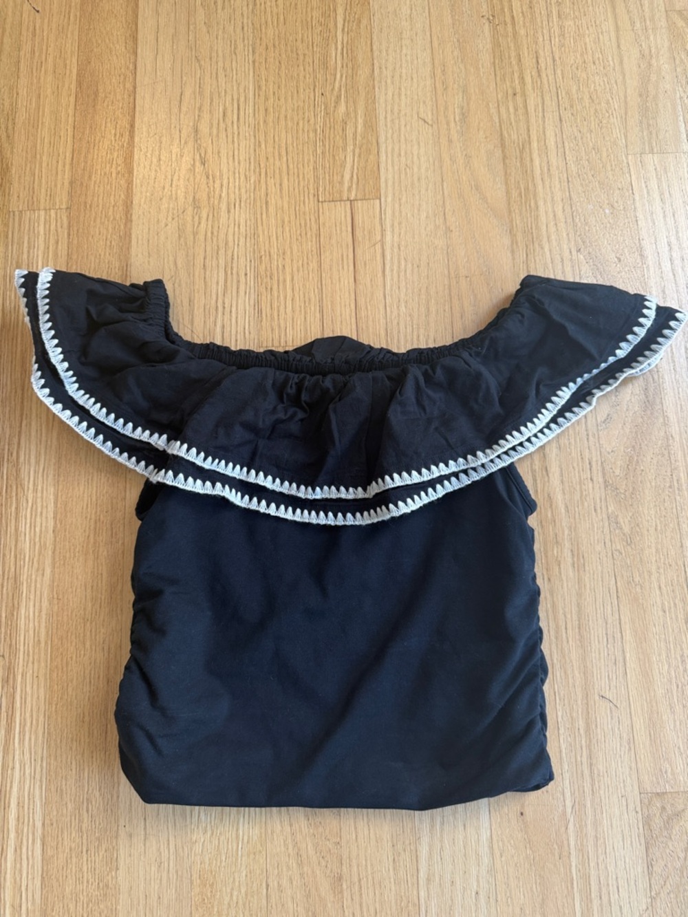 NWT: J Crew Black Off-Shoulder Top with White Trim and Rouched Sides, sz. Small